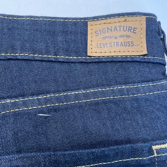 Signature Levi Strauss Mid Rise Bootcut 12 Short W31 L30 Blue Denim Jeans NWOT - Picture 8 of 9